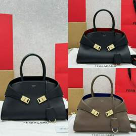 Picture of Ferragamo Handbags _SKUfw231097132fw